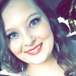 Meet your Posher, Kayla